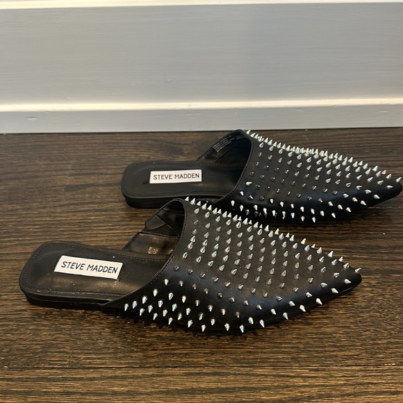 Steve Madden Pinpoint Slip On Studded Black Mules - Size 7.5 - New - Picture 3 of 7